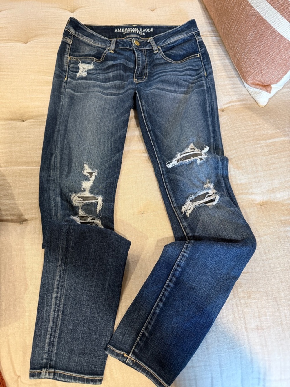 American Eagle Outfitters Women's Distressed Dark Blue Skinny Jeans